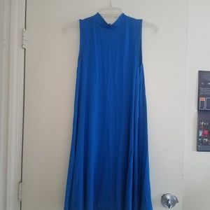 Sleeveless blue knee length dress